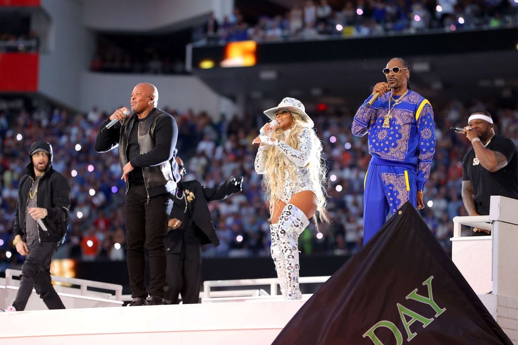 Eminem, Dr. Dre, Mary J. Blige y Snoop Dogg en el Pepsi Super Bowl LVI Halftime Show.