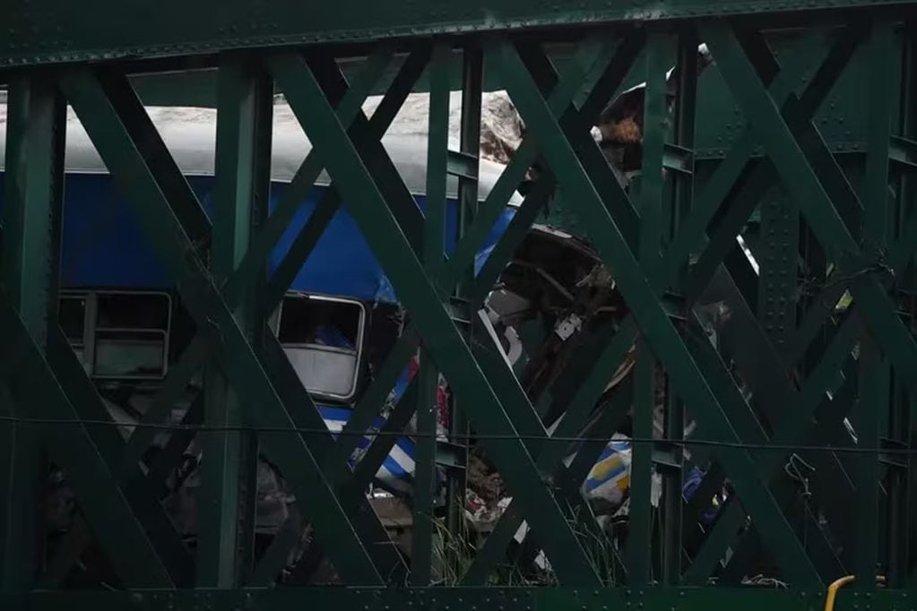 Descarriamiento y choque de trenes en Argentina deja al menos 50 personas heridas.
