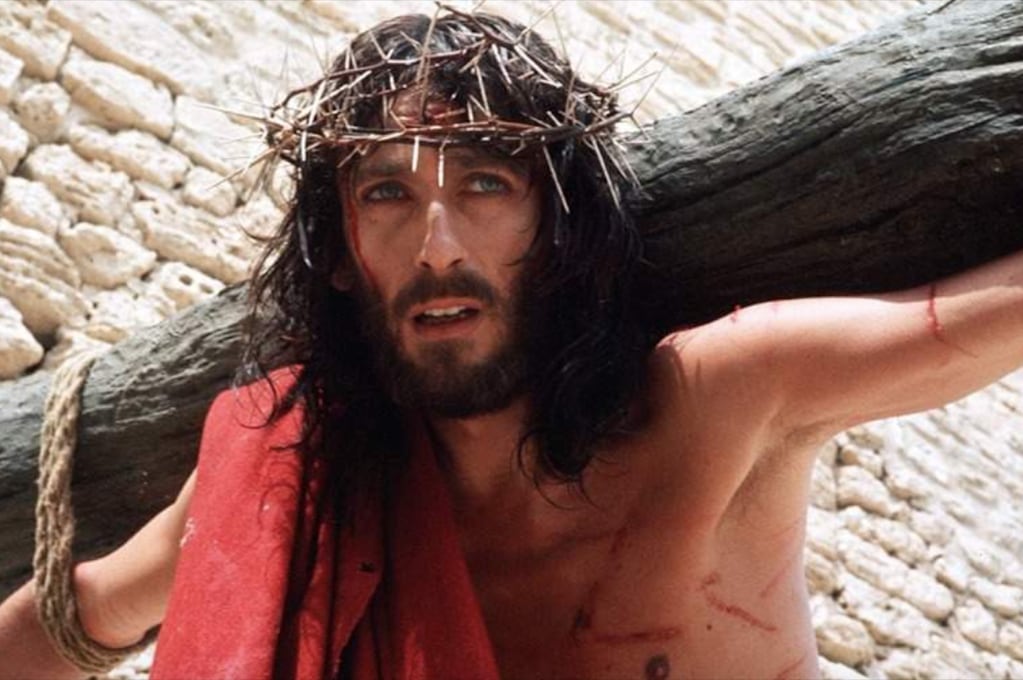 Cómo luce Robert Powell, el protagonista de Jesús de Nazareth.