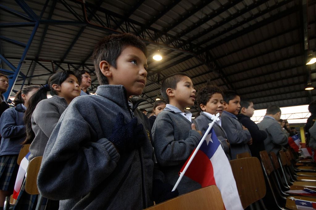 El proyecto busca que sea obligatorio cantar el himno nacional los lunes en los colegios. (Foto: Agencia UNO)