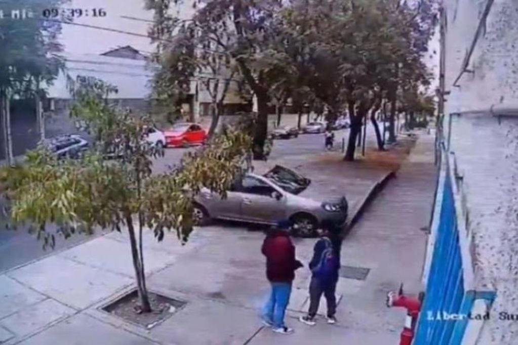 Perú solicita a Chile que se investigue con “celeridad” el asesinato de turista en el Barrio Yungay: esto se sabe del crimen. Foto: cámaras.