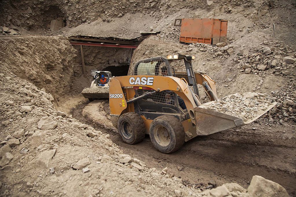 14 DE JUNIO DE 2019/TOCOPILLA
Trabajos de planificacion y rescate de tres mineros que se mantienen por más de 24 horas atrapados a 70 metros de profundidad en la mina San Jose, de Tocopilla.
FOTO: RICARDO RODRIGUEZ/AGENCIAUNO