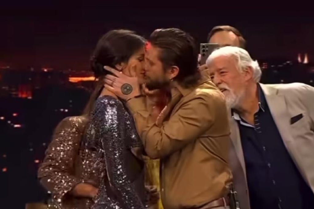 ¡Tremendo calugazo! Jean Philippe Cretton y Constanza Capelli protagonizan inesperado beso en PH