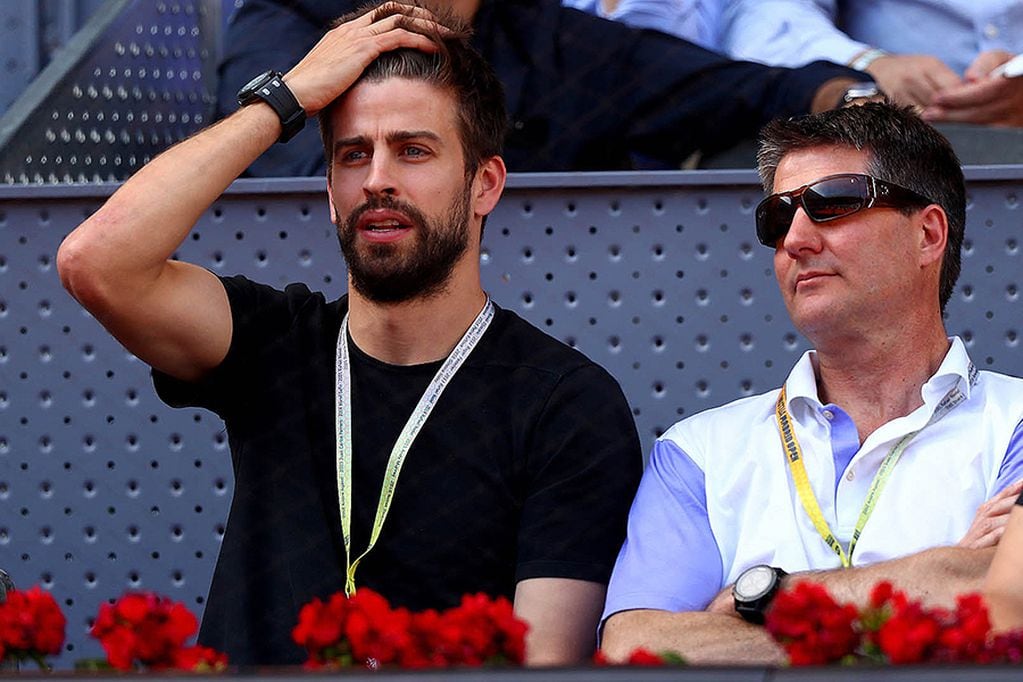 MADRID, SPAIN - MAY 08:  Gerard Pique of Barcelona watches play during day three of the Mutua Madrid Open tennis at La Caja Magica on May 8, 2017 in Madrid, Spain.  (Photo by Clive Rose/Getty Images)