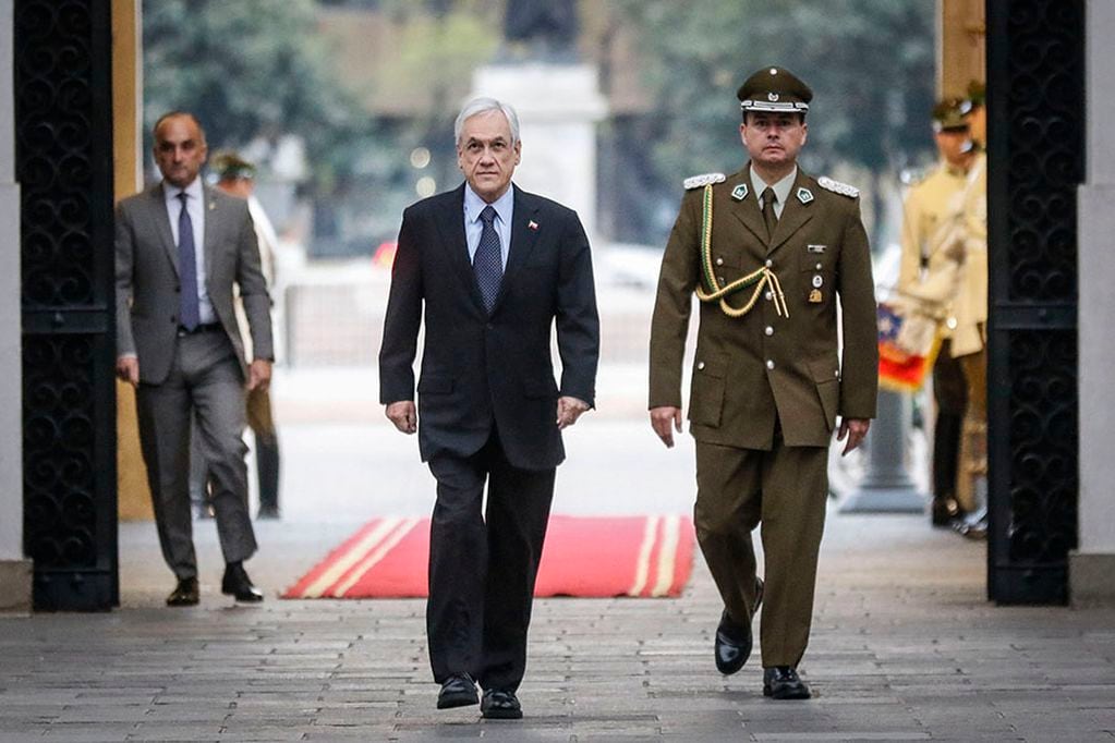 30 de marzo del 2020/SANTIAGO
El Presidente de la Republica, Sebastián Piñera, llega al Palacio de la Moneda, y camina por el patio de Los Cañones, tras recibir los Honores de la Guardia de Palacio.
FOTO: SEBASTIAN BELTRAN GAETE/AGENCIAUNO
