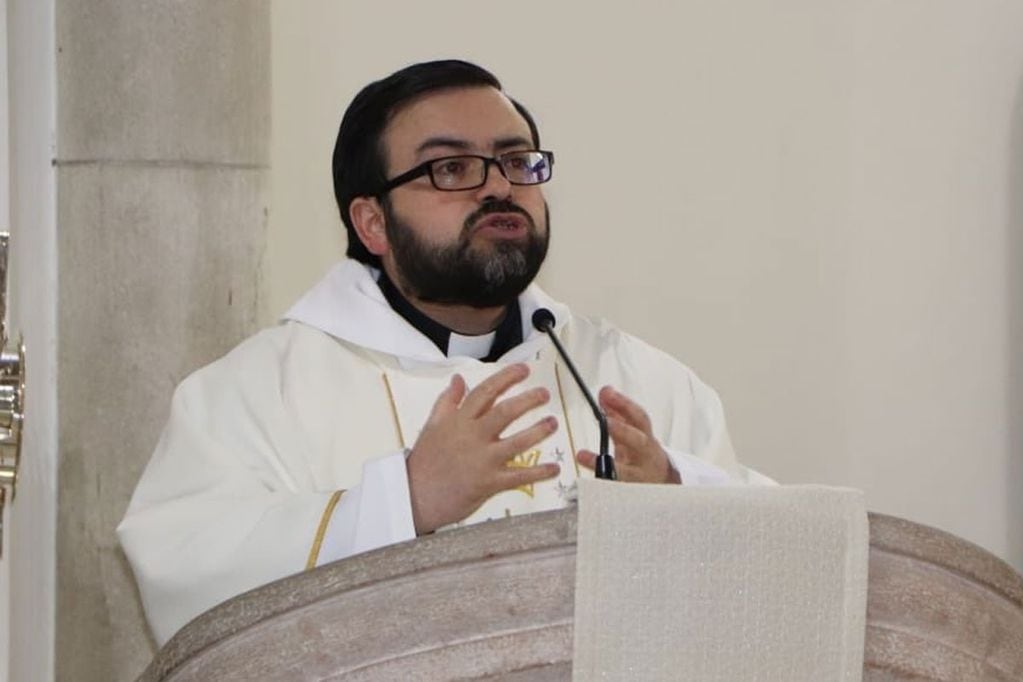 Roberto Valderrama Bastidas fue acusado en 2021 y se le prohibió desempeñar su labor eclesiástica.