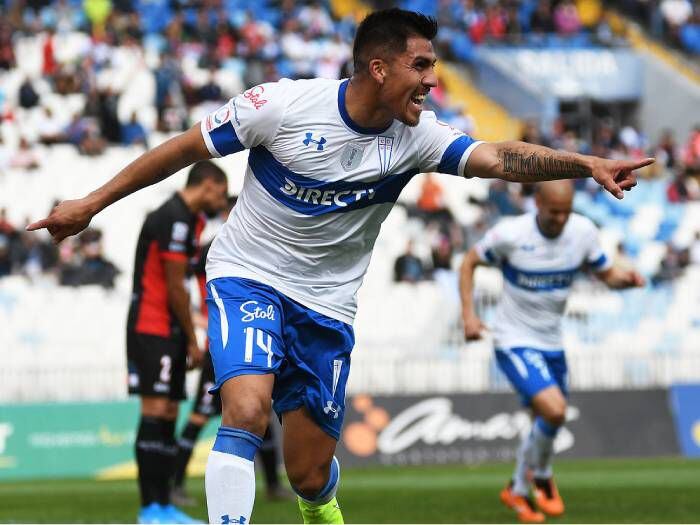 Católica ganó en el último suspiro y le puso presión a Colo Colo