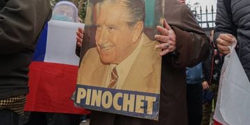 Adherentes de Augusto Pinochet realizaron acto en la Escuela Militar