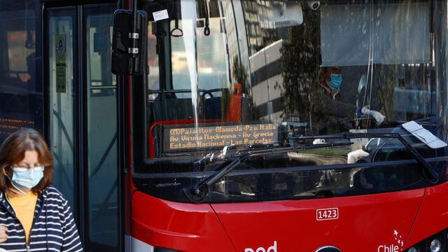 Estudiante falleció tras ser apuñalado al interior de un bus Red en La Cisterna