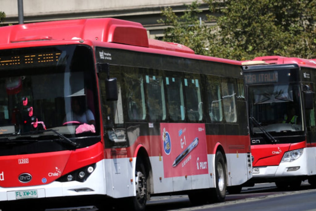 Conductor de bus murió tras ser linchado mientras sufría un ACV. imagen referencial: Aton Chile.