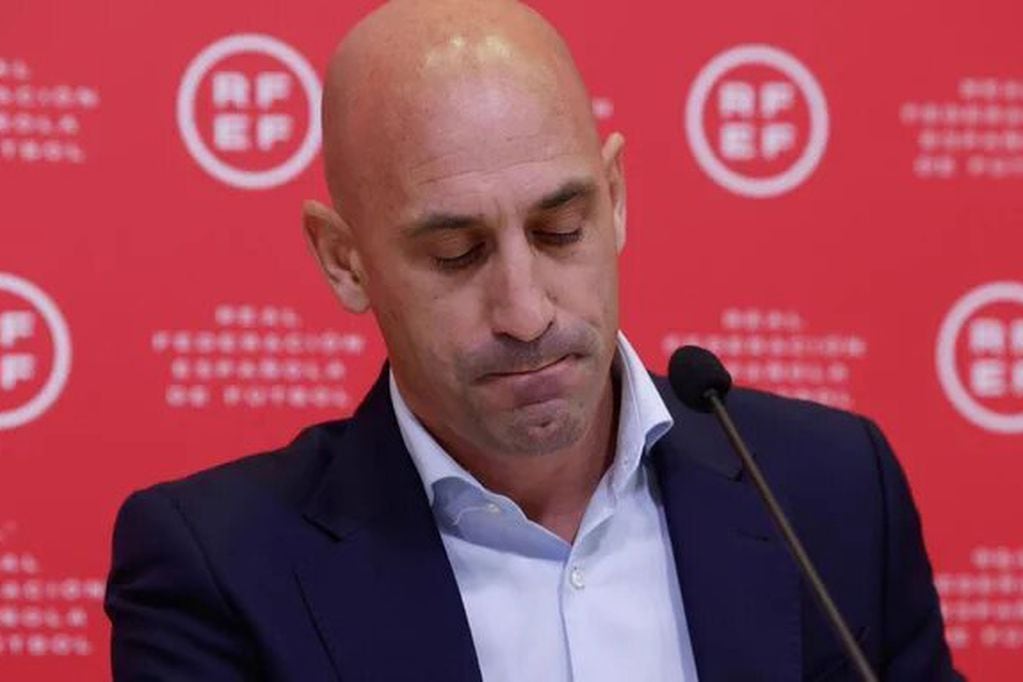 Rubiales renunció a la Federación Española de Fútbol.