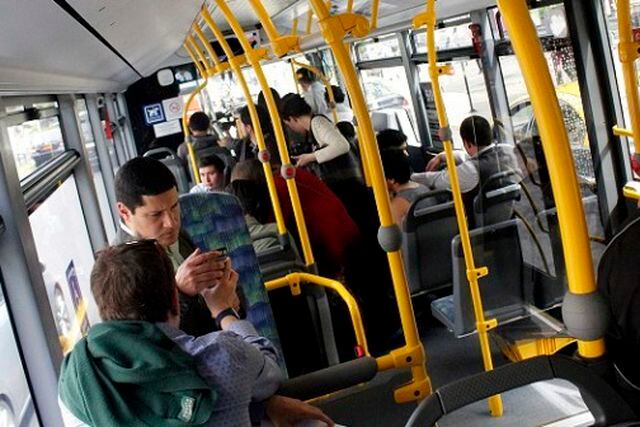 Autoridades dan a conocer nuevo bus para el Transantiago