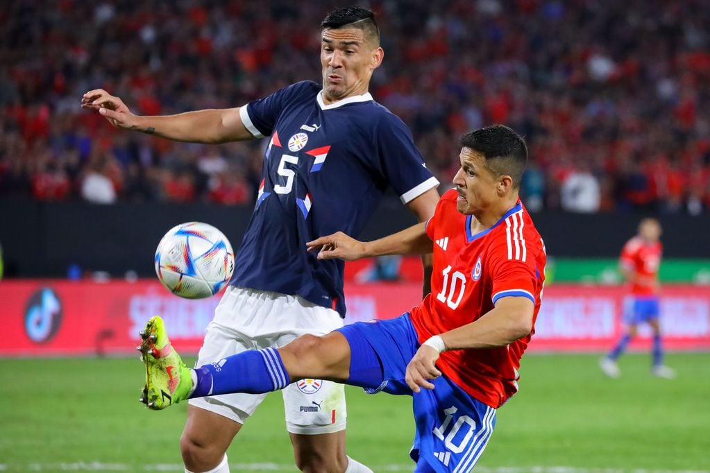Chile enfrenta a Paraguay por las eliminatorias.