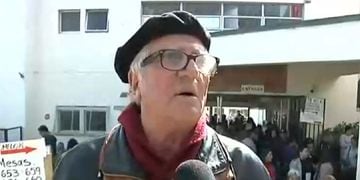 Adulto mayor molesto por colapso en local de votación en Viña