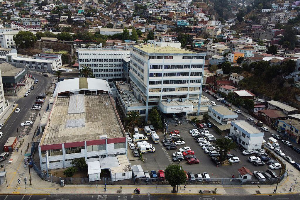 21 DE ENERO DE 2021/VALPARAISO
Vista aerea del Hospital Carlos Van Buren de Valparaiso. 
Durante esta jornada, el centro asistencial informó que ocupó el 100 por ciento de las camas criticas, debido al aumento de los contagios de Coronavirus en la region.
FOTO: LEONARDO RUBILAR CHANDIA/AGENCIAUNO