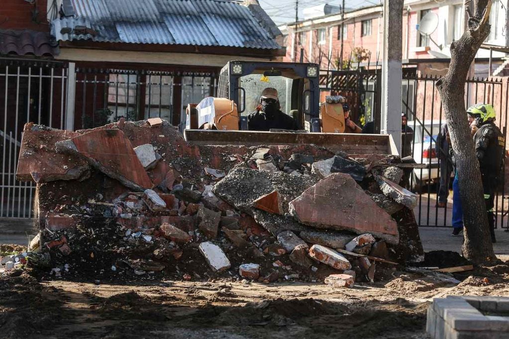 Demolición de mausoleos seguirá en la Región de Valparaíso.