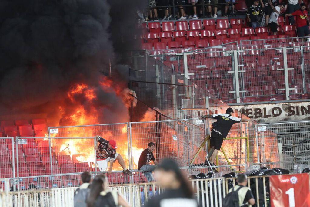 Corporación Memorial Estadio Nacional se refirió a los destrozos provocados al monumento en la final de la Supercopa. Foto: AgenciaUno.