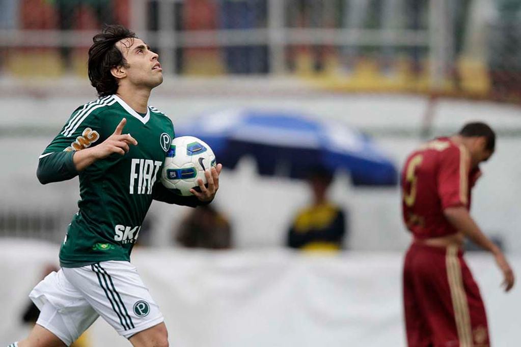 16 de Octubre de 2011/BRASIL
Gol de Jorge Valdivia valido por el partido entre Palmeiras vs Fluminense.
FOTO: TOM DIB/LANCEPRESS/AGENCIAUNO