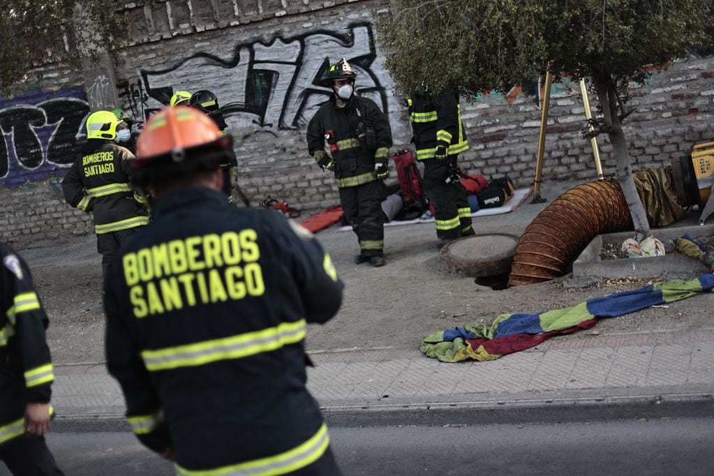 24 de diciembre 2021/Santiago
Una persona muere al interior de una camra subterránea en acomuna de Santiago

FOTO: KARIN POZO/AGENCIAUNO