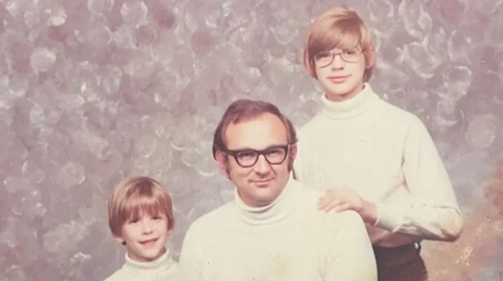 Lionel Dahmer junto a sus hijos
