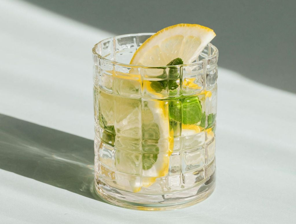 Cómo preparar el Tom Collins perfecto: el irresistible cóctel de gin con limón