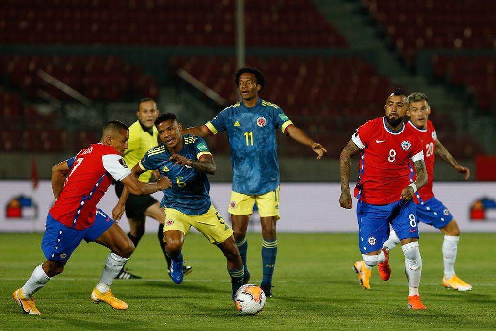 13 de Octubre del 2020/SANTIAGO
 ,durante el partido valido por la Fase de Grupos 2/18 por la clasificación de Conmebol para la Copa Mundial de Fútbol Qatar 2022, entre Chile vs Colombia, disputado en el Estadio Nacional.
FOTO:FRANCISCO LONGA/AGENCIAUNO
