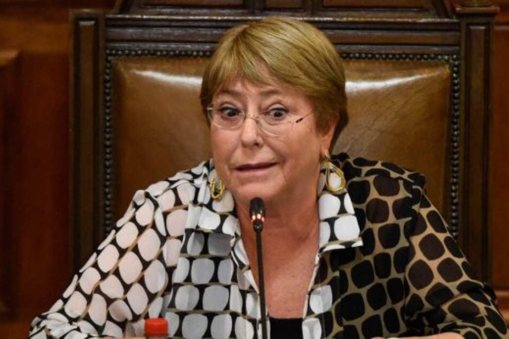 Michelle Bachelet aún no se la juega por aprobar la nueva Constitución.