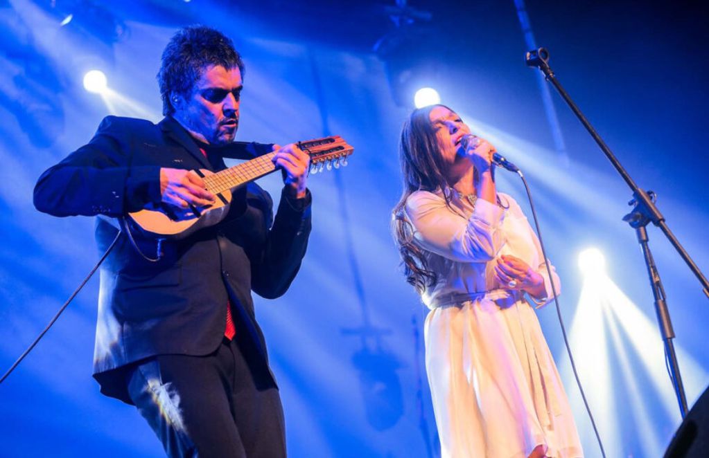Javiera y Ángel Parra cantan a Violeta.