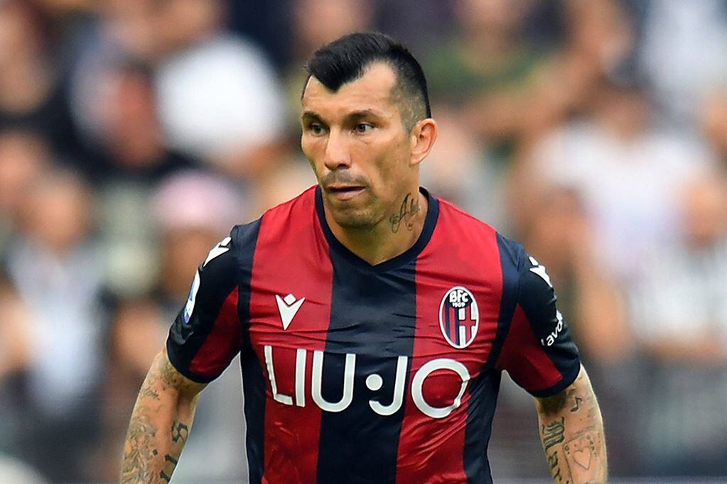 UDINE, ITALY - SEPTEMBER 29:  Gary Medel of Bologna FC  in action during the Serie A match between Udinese Calcio and Bologna FC at Stadio Friuli on September 29, 2019 in Udine, Italy.  (Photo by Alessandro Sabattini/Getty Images)