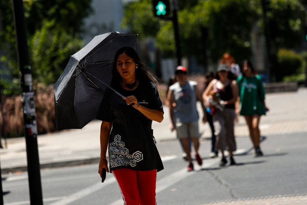 ¡Nos derretimos! Este sería el segundo enero más cálido de Chile desde 1950. Foto: Francisco Paredes/Agencia Uno