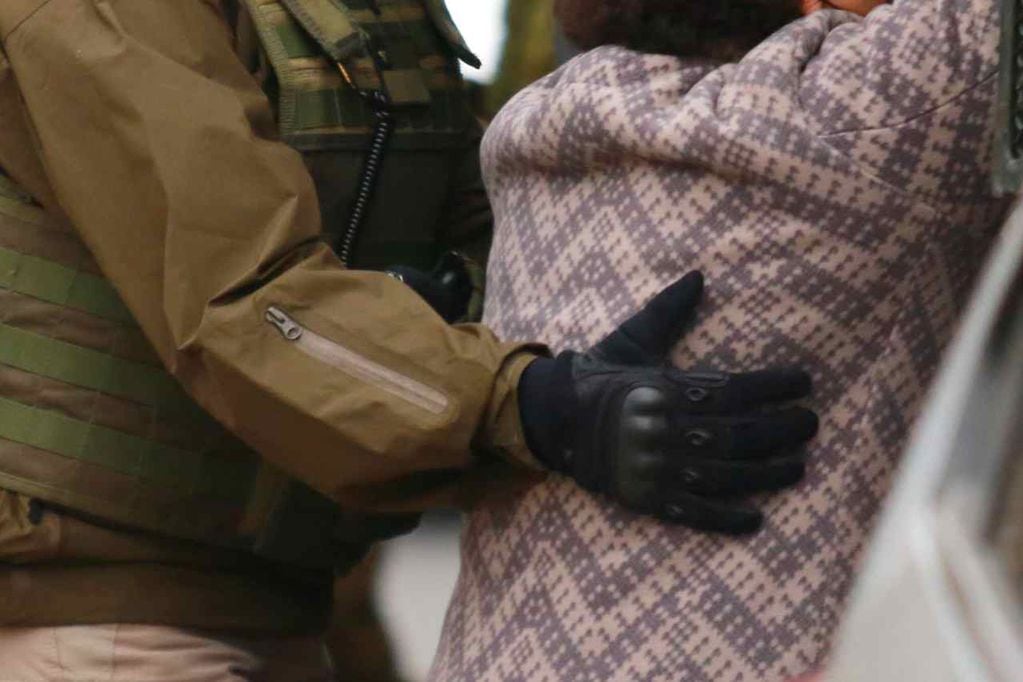 Mujer fue detenida por Carabineros en Arica. /Fotos: AGENCIAUNO/Referencial