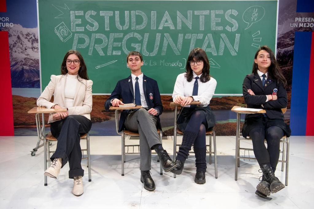 Ministra Vallejo respondió las preguntas de los alumnos del Instituto Nacional