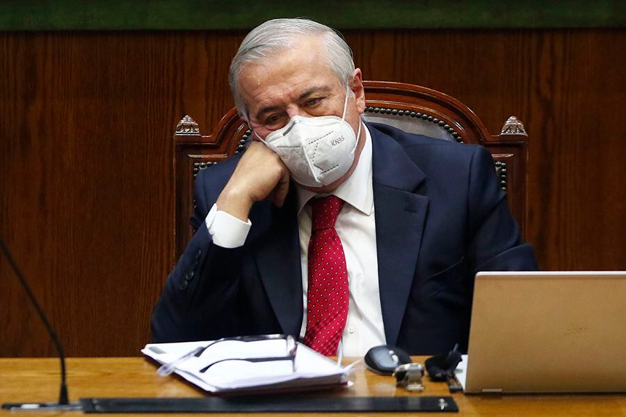 "Suspendería todos los vuelos": Mañalich pide endurecer medidas y aplazar elecciones