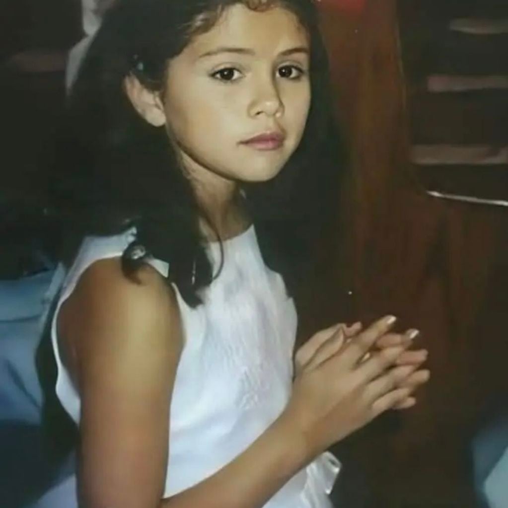 Selena Gomez en su primera comunión