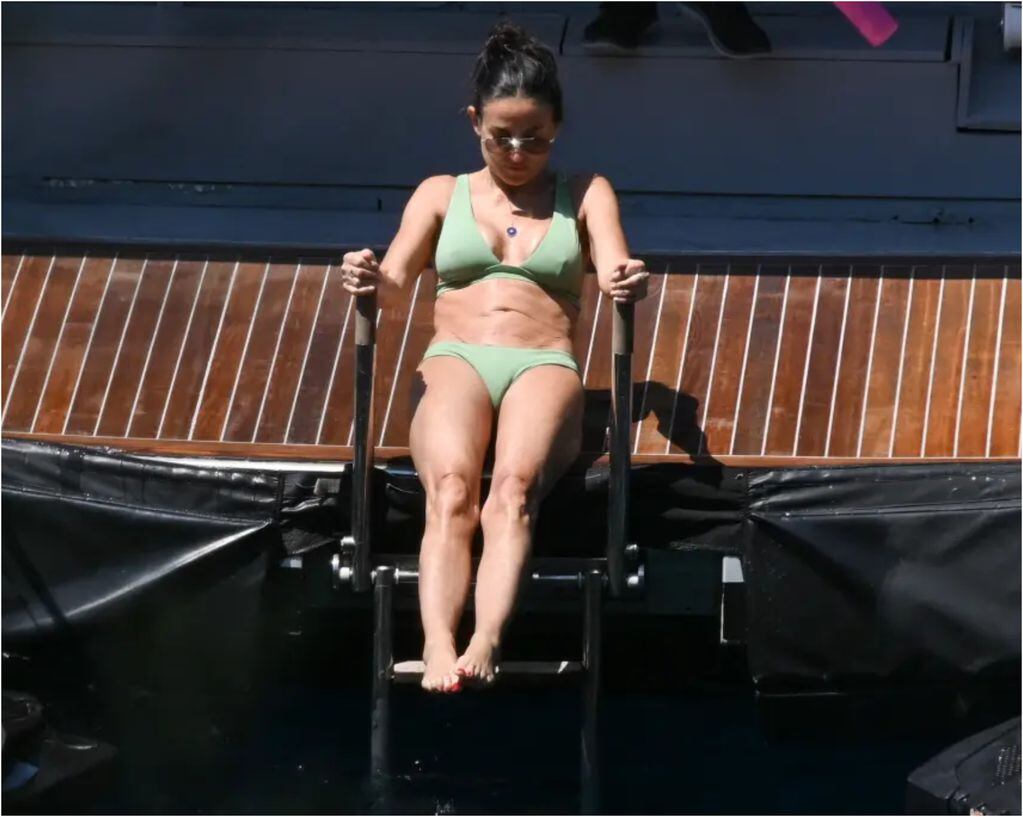 Paparazzeo viral de Demi Moore demuestra lo increíble que luce en bikini