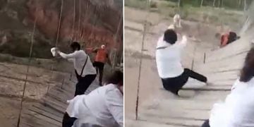 Video: Chilena cae de puente colgante en Bolivia