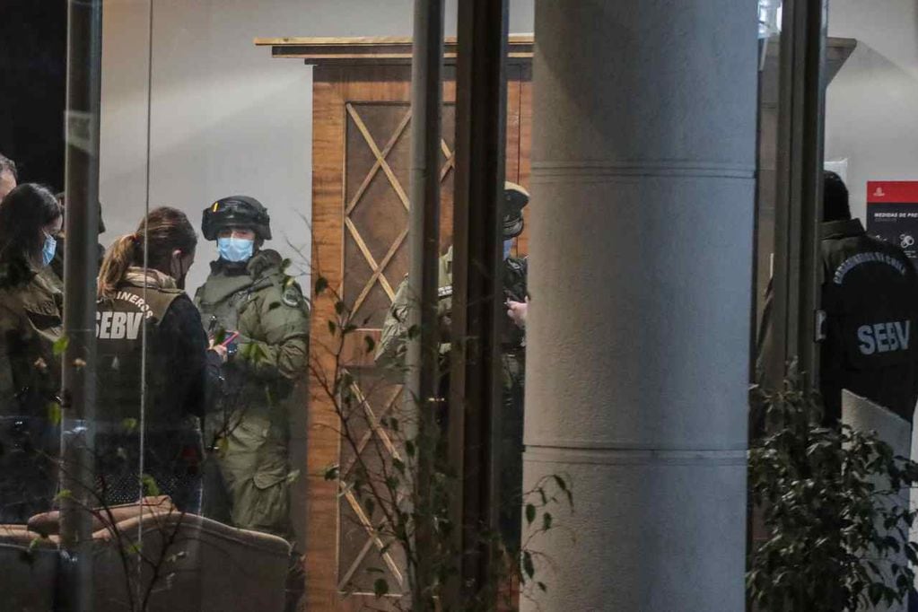 Delincuentes ingresaron al edificio de San Miguel a eso de las 02.00 horas /Foto: AgenciaUno/Referencial.