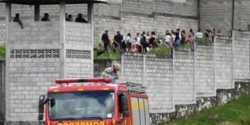 41 reclusas muertas dejó incendio provocado por una riña en una cárcel de Honduras
