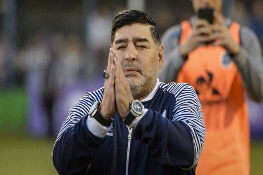 Maradona es operado con éxito de hematoma en la cabeza