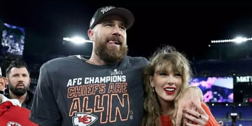 Taylor Swift y Travis Kelce en partido de la NFL