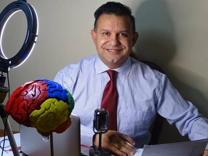 El psicólogo de la pandemia ayuda por ni uno a pacientes