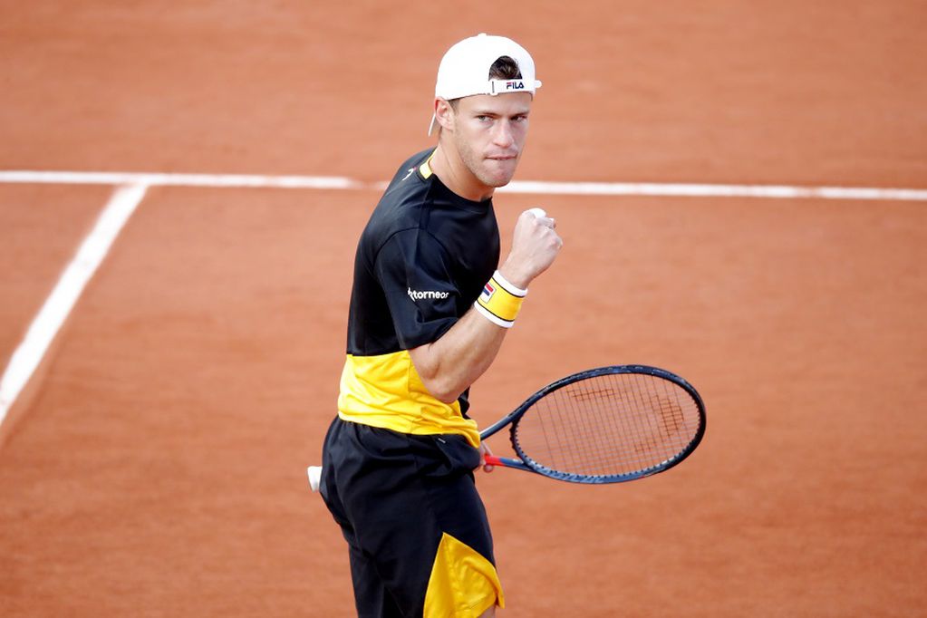 Tennis - French Open - Roland Garros, Paris, France - October 4, 2020. Argentina's Diego Schwartzman reacts during his fourth round match against Italy's Lorenzo Sonego REUTERS/Charles Platiau
