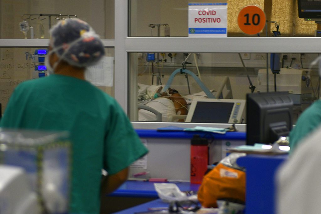 29 MARZO 2020 / IQUIQUE
Jornada diaria en UCI del hospital durante la cuarentena total por la emergencia sanitaria que ha provocado el coronavirus pandemia Covid-19 en todo el pa’s .
FOTO: CRISTIAN VIVERO BOORNES/AGENCIAUNO