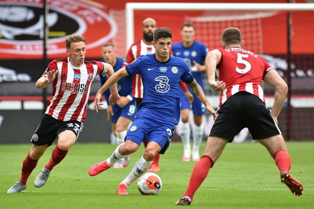 Soccer Football - Premier League - Sheffield United v Chelsea - Bramall Lane, Sheffield, Britain - July 11, 2020 Chelsea's Christian Pulisic in action with Sheffield United's Ben Osborn, as play resumes behind closed doors following the outbreak of the coronavirus disease (COVID-19)