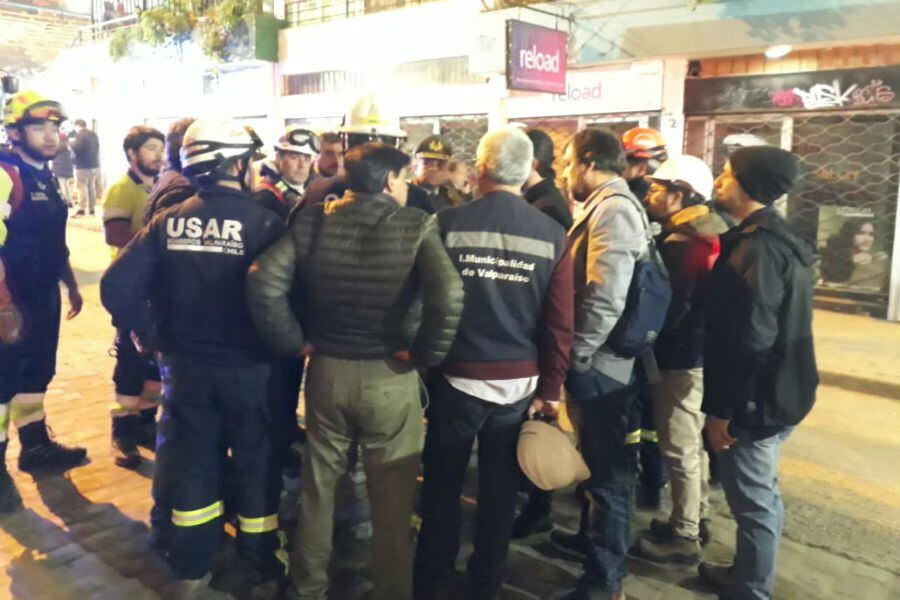 Derrumbe en Valparaíso: anuncian minuto de silencio para hallar posibles sobrevivientes