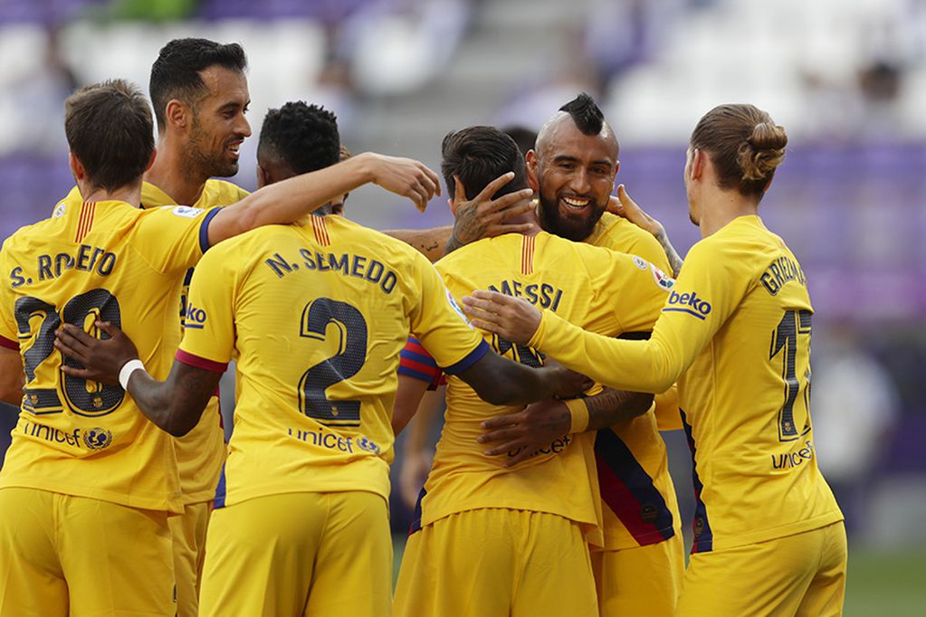 Barcelona's Arturo Vidal, second right, celebrates with teammates after scoring his side's first goal during the Spanish La Liga soccer match between Valladolid and FC Barcelona at the Jose Zorrilla stadium in Valladolid, Spain, Saturday, July 11, 2020. (AP Photo/Manu Fernandez)