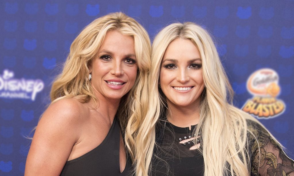 Britney junto a su hermana Jamie.