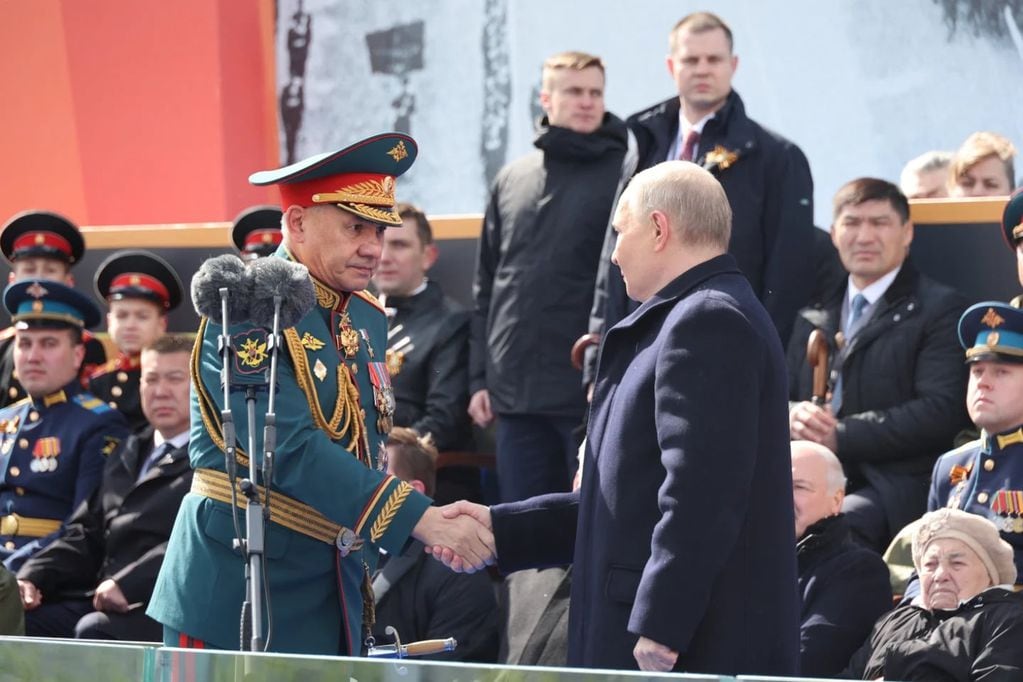 Con un desfile de armas nucleares: así conmemoró Rusia el Día de la Victoria. Foto: ministro de Defensa Sergei Shoigu / presidente Vladimir Putin / Día de la Victoria en Rusia.