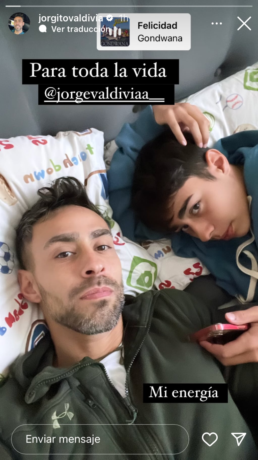 Jorge Valdivia compartió una tierna postal con su hijo tras complejo momento de salud.