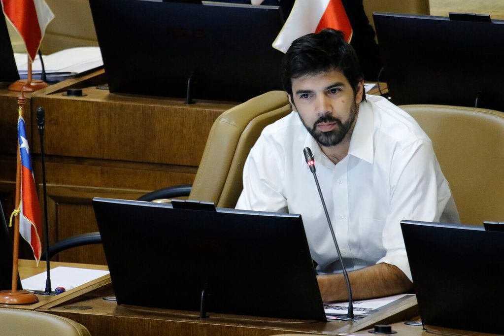 El diputado Lavín fue el único UDI que rechazó la Acusación Constitucional contra Ávila.